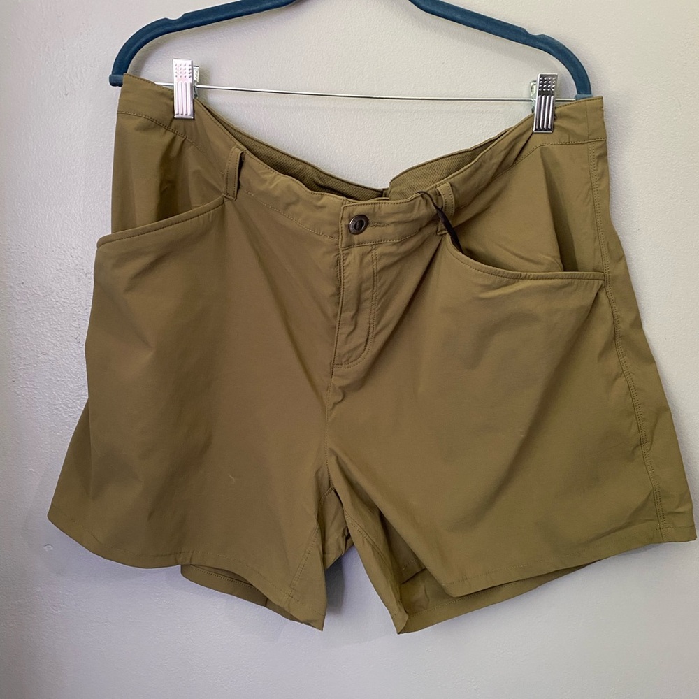 Cute ‘Granola Girl’ Patagonia Nylon Shorts